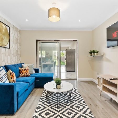 Stylish Wembley Gem - Parking -Sleeps 14 London Exterior foto