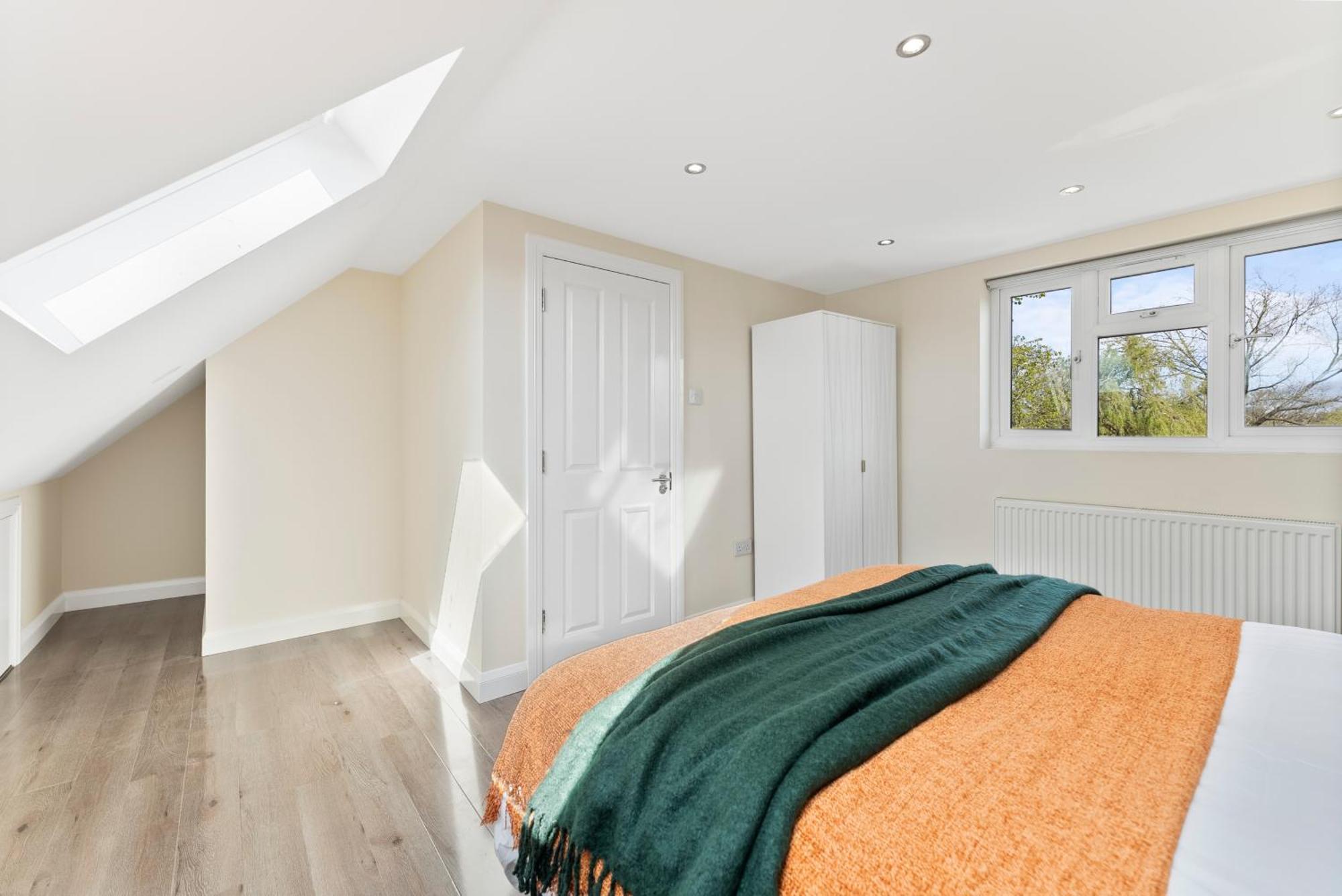 Stylish Wembley Gem - Parking -Sleeps 14 London Exterior foto
