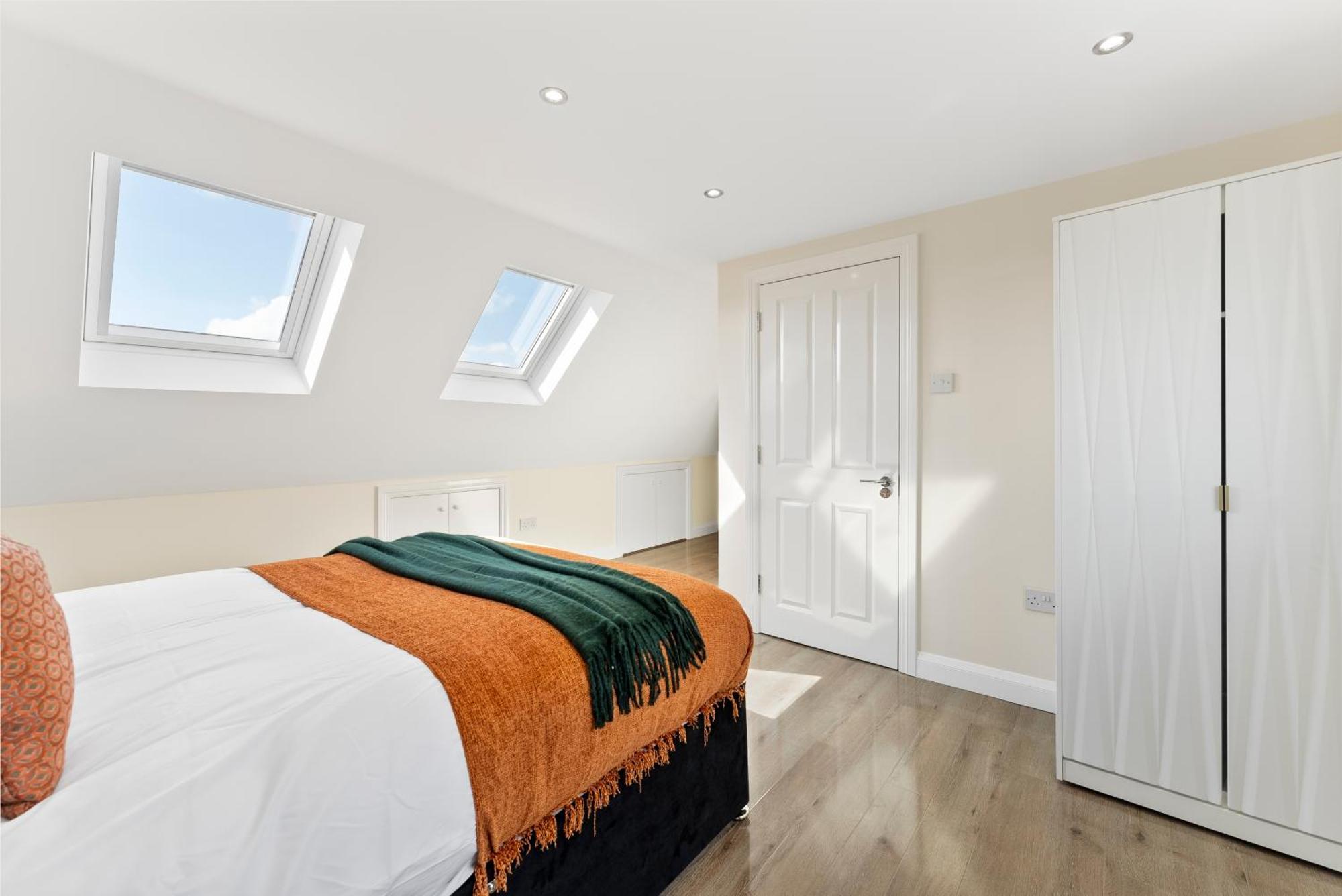 Stylish Wembley Gem - Parking -Sleeps 14 London Exterior foto