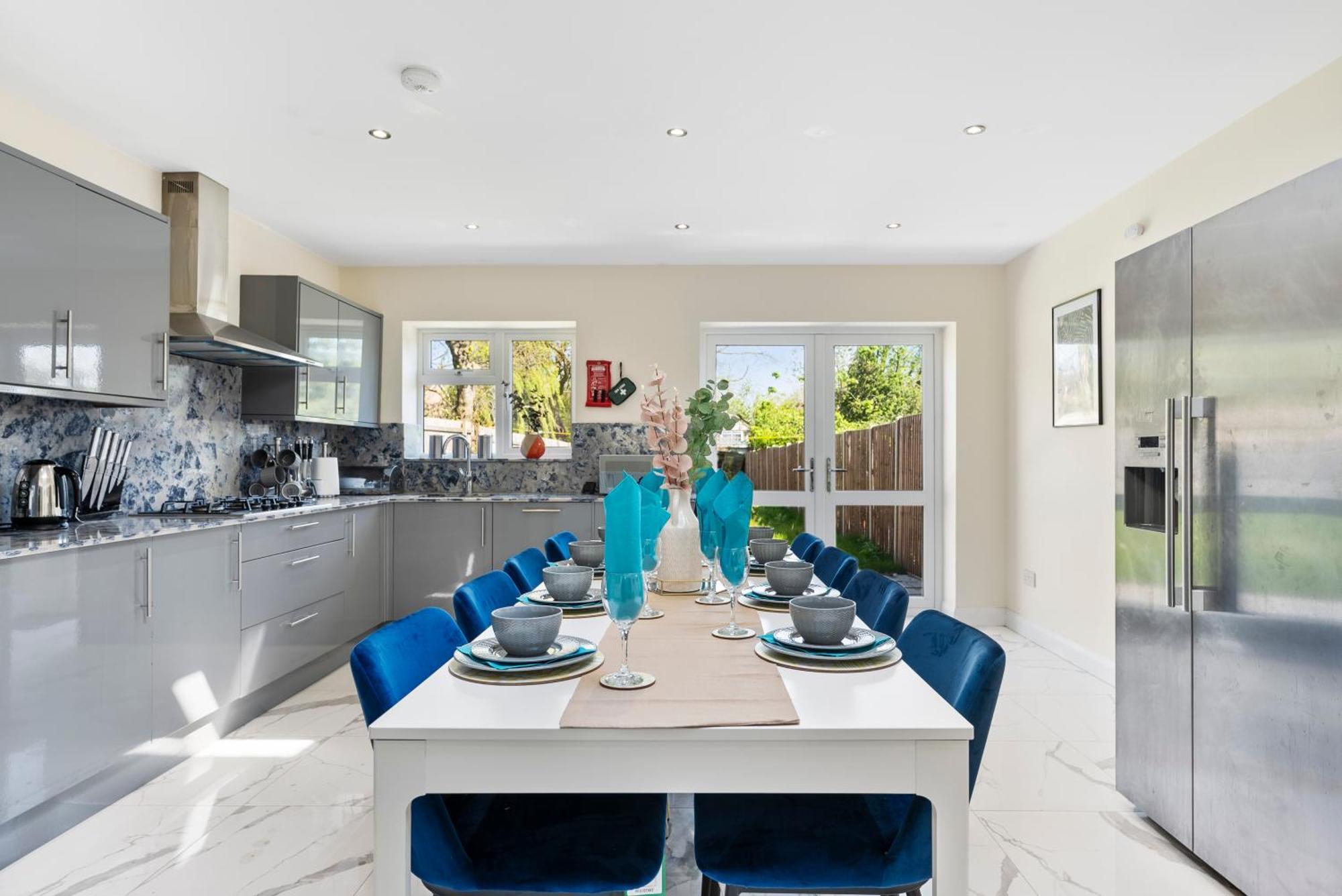 Stylish Wembley Gem - Parking -Sleeps 14 London Exterior foto