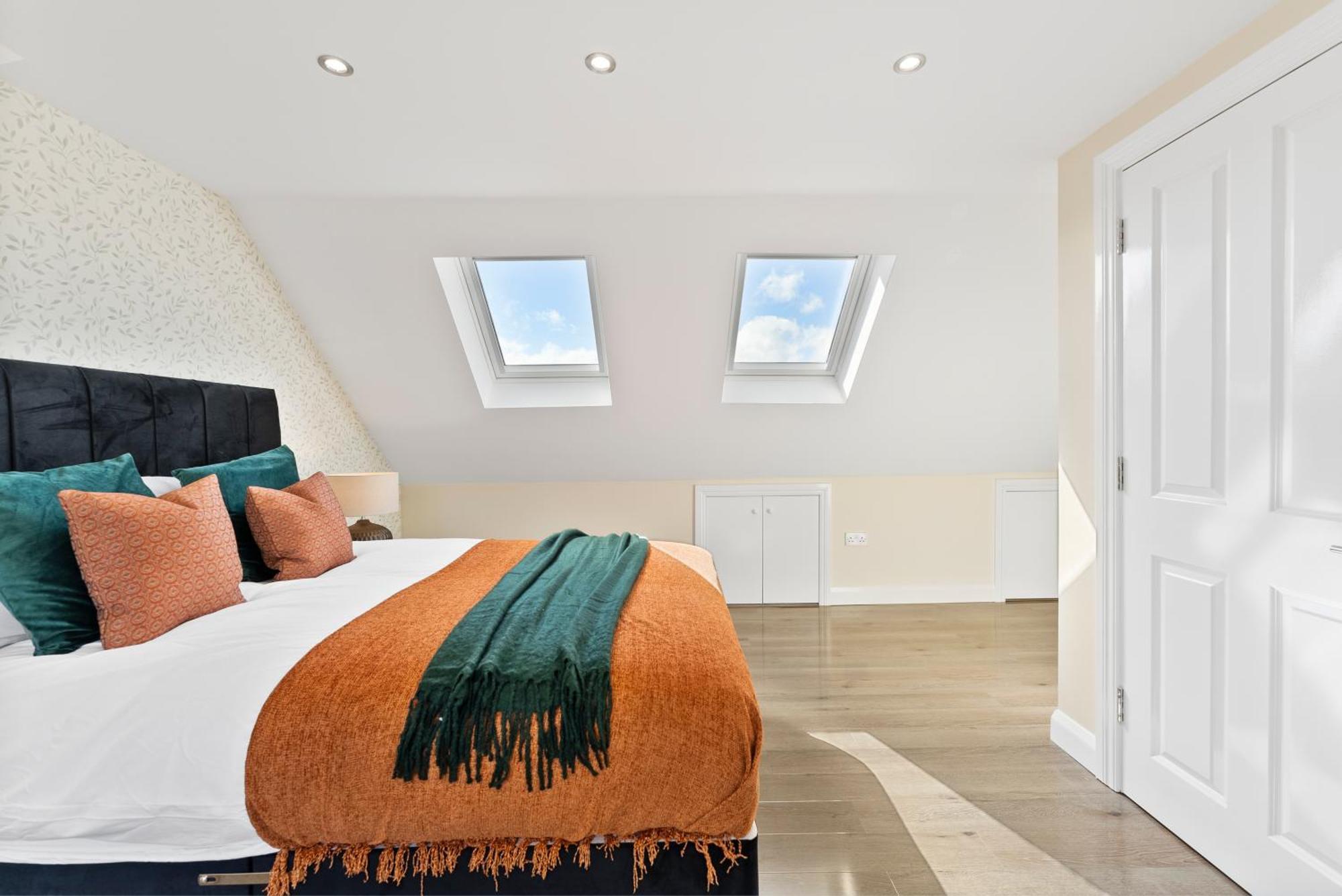 Stylish Wembley Gem - Parking -Sleeps 14 London Exterior foto