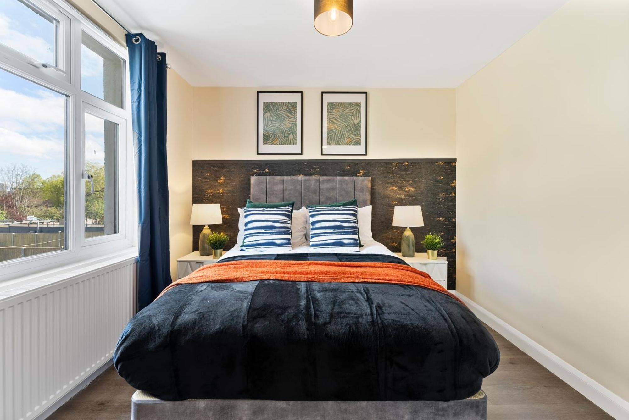 Stylish Wembley Gem - Parking -Sleeps 14 London Exterior foto