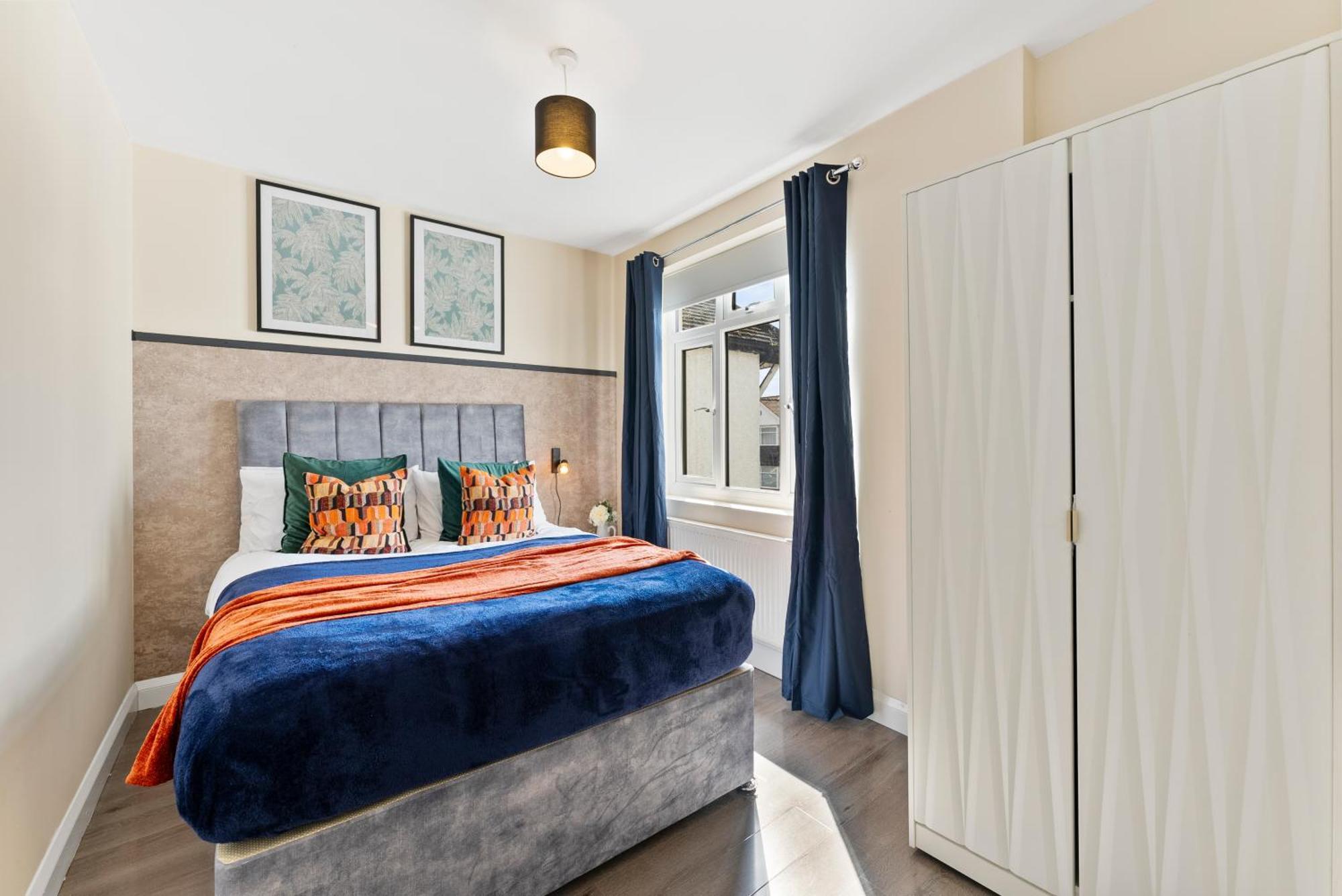 Stylish Wembley Gem - Parking -Sleeps 14 London Exterior foto