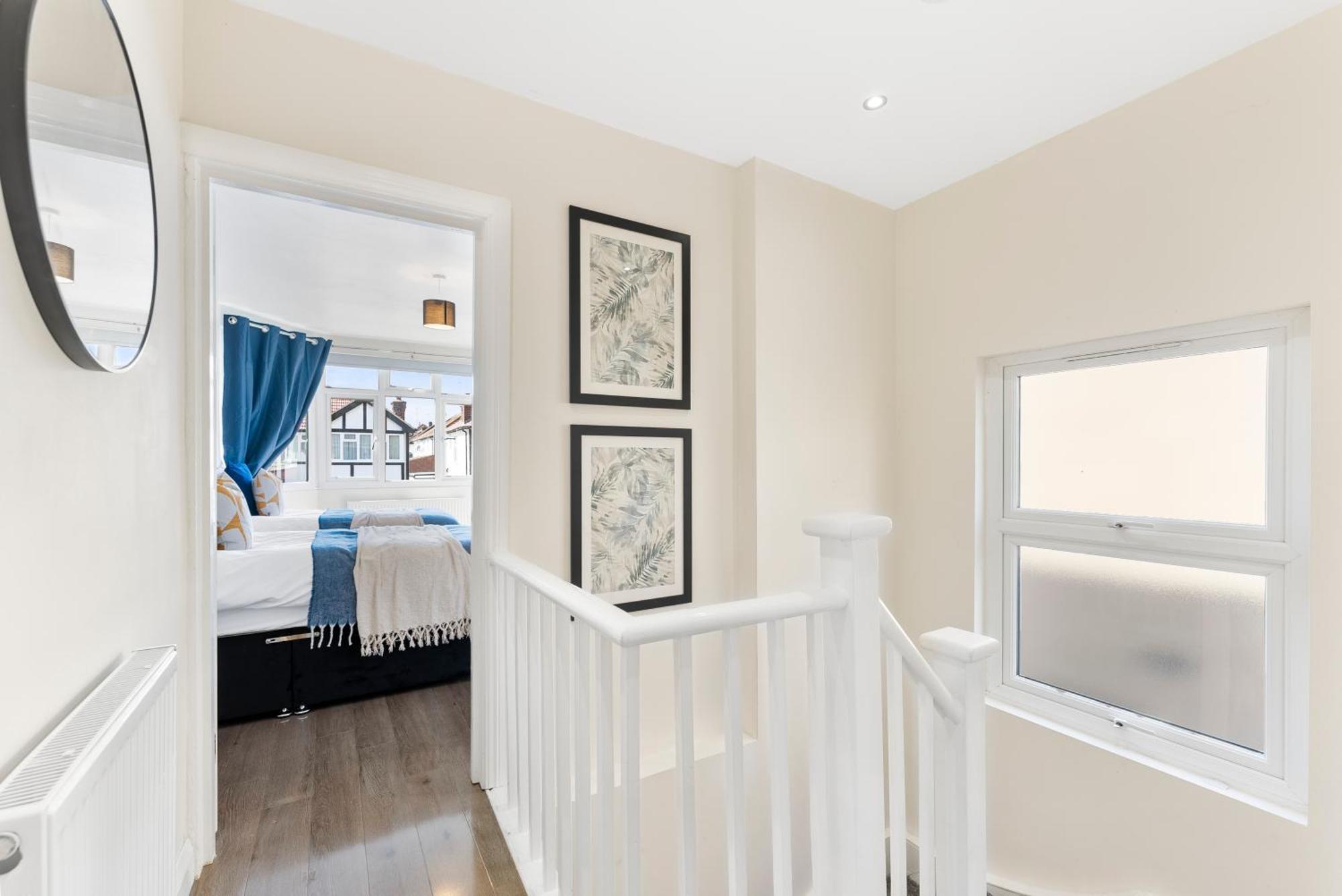 Stylish Wembley Gem - Parking -Sleeps 14 London Exterior foto