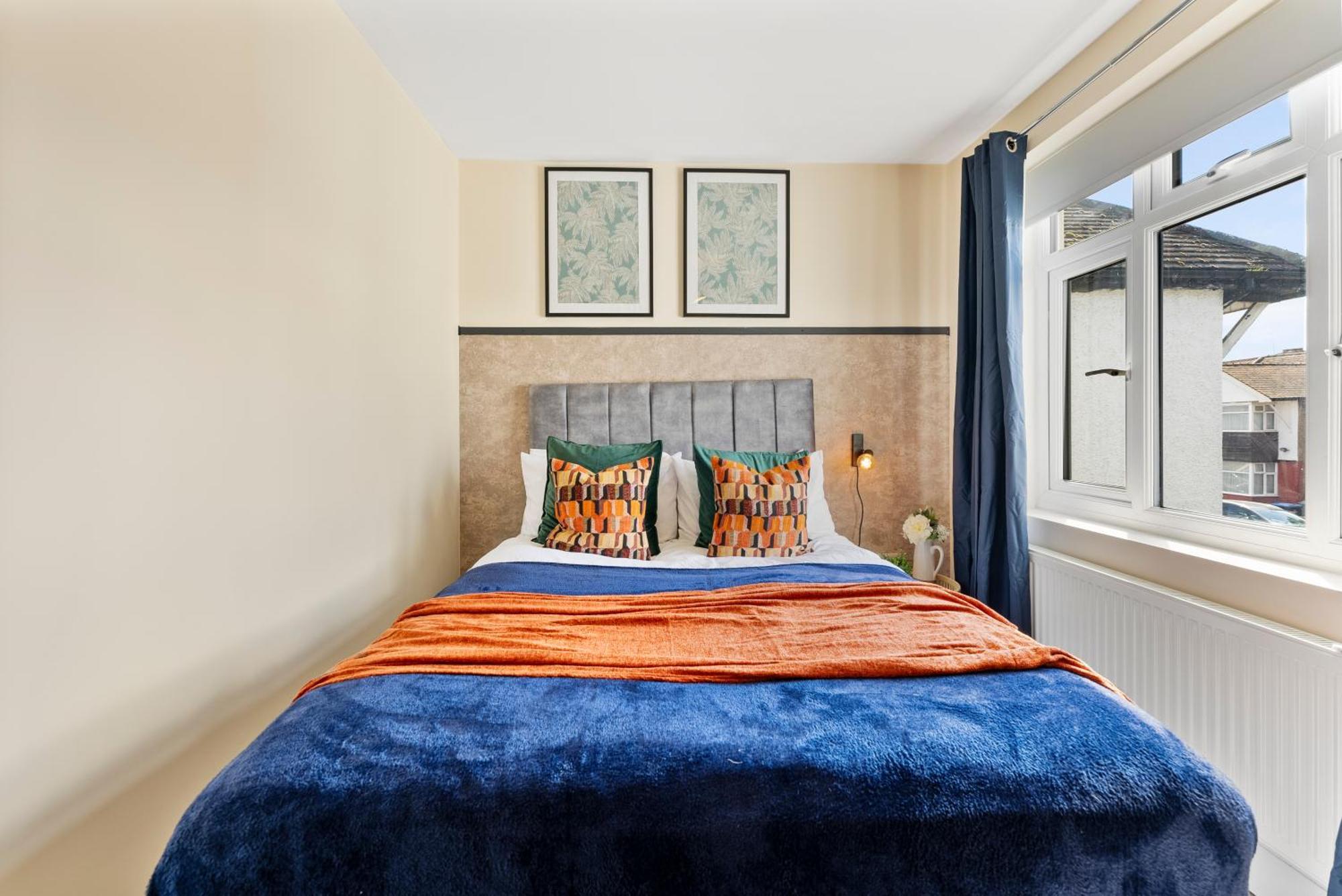 Stylish Wembley Gem - Parking -Sleeps 14 London Exterior foto