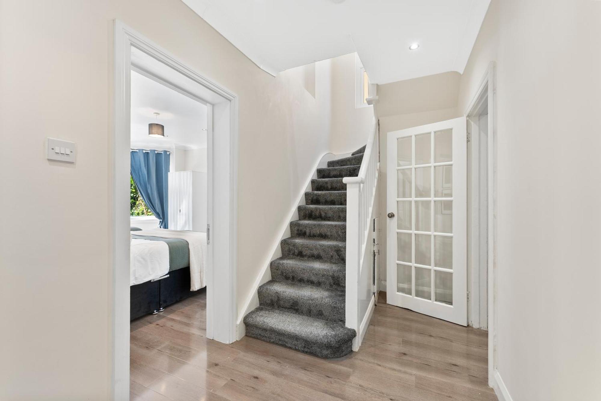 Stylish Wembley Gem - Parking -Sleeps 14 London Exterior foto