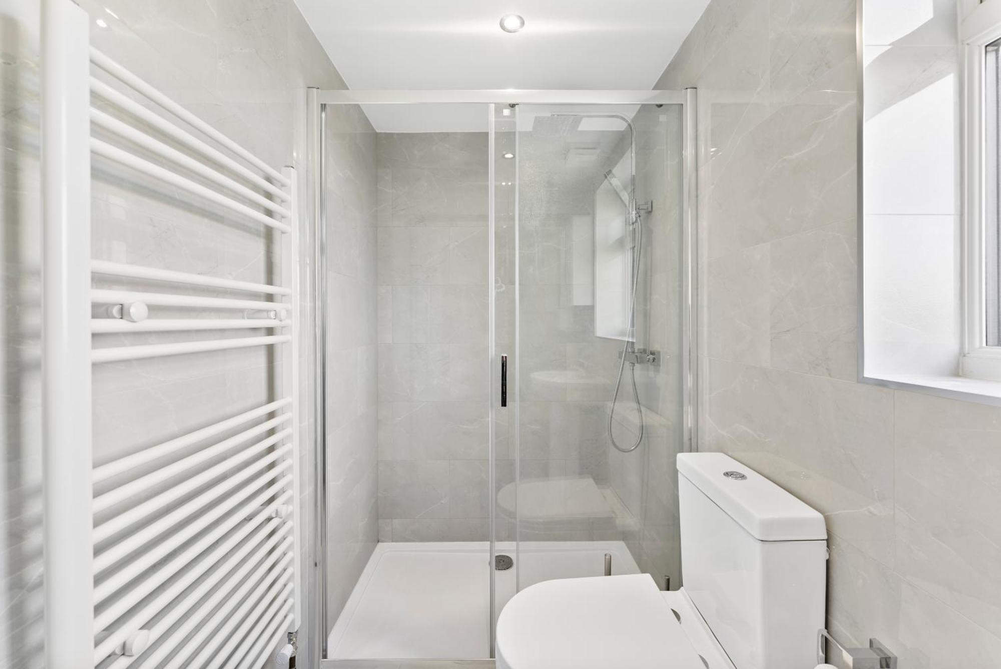Stylish Wembley Gem - Parking -Sleeps 14 London Exterior foto