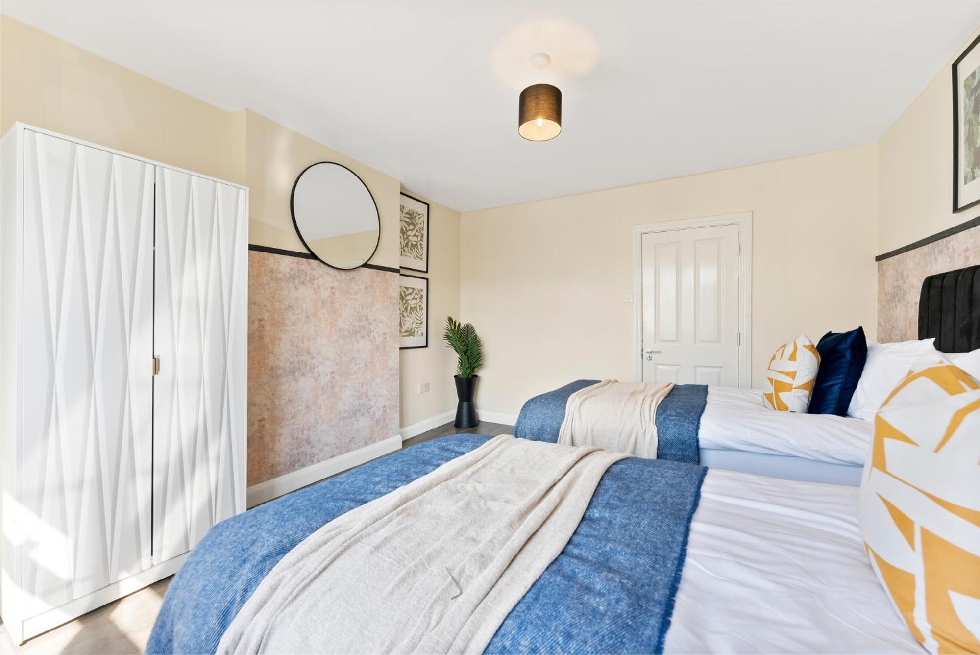 Stylish Wembley Gem - Parking -Sleeps 14 London Exterior foto
