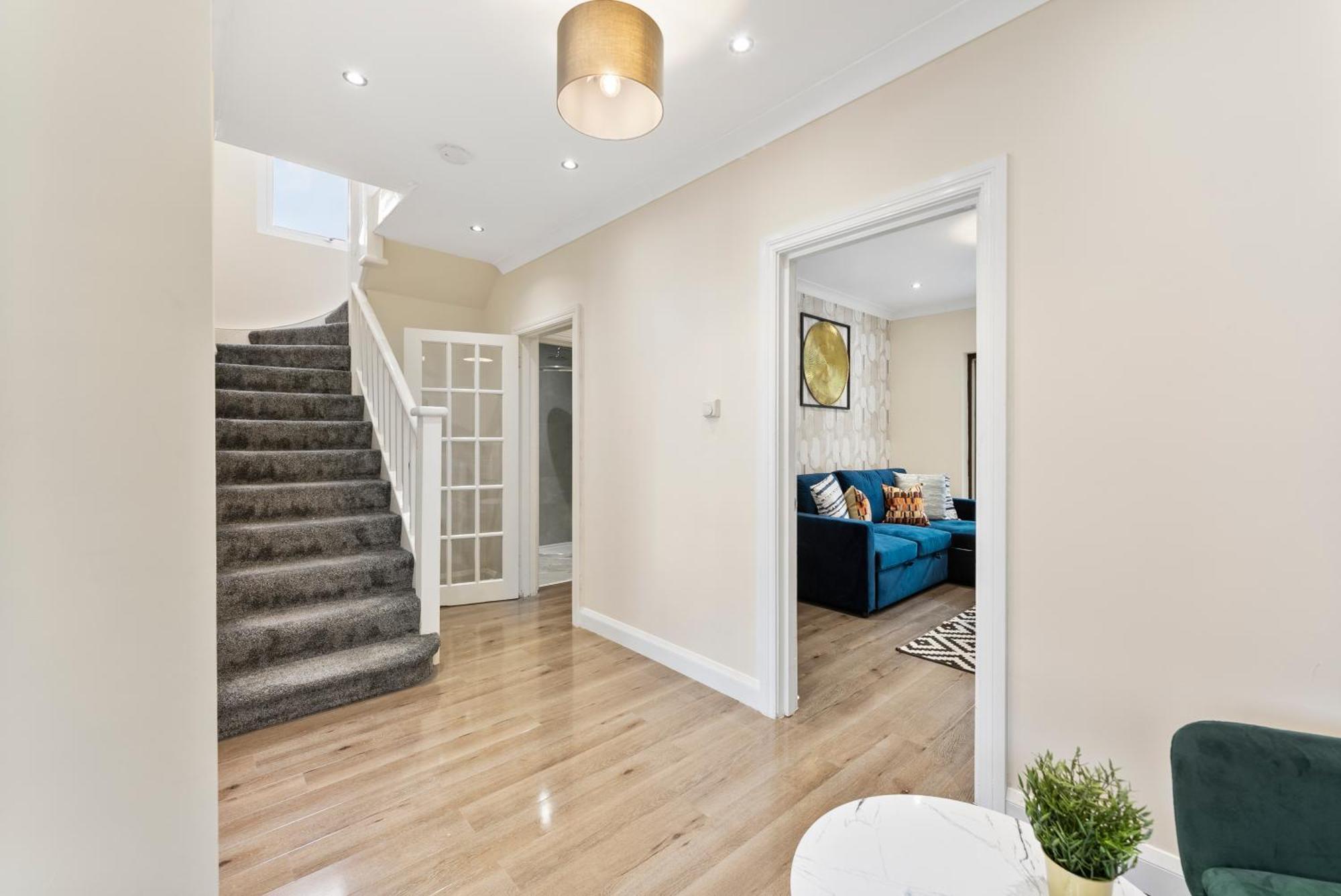Stylish Wembley Gem - Parking -Sleeps 14 London Exterior foto
