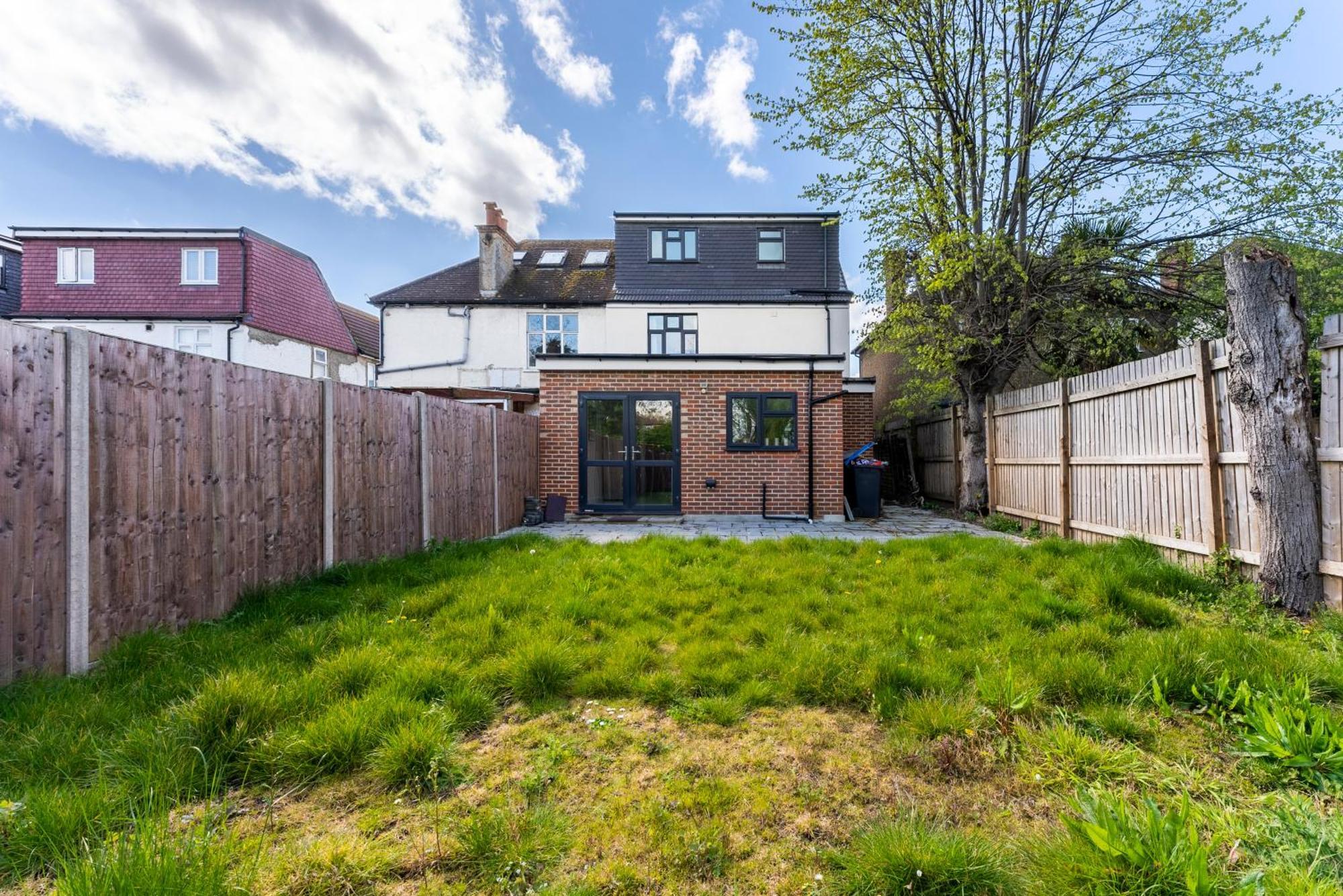 Stylish Wembley Gem - Parking -Sleeps 14 London Exterior foto
