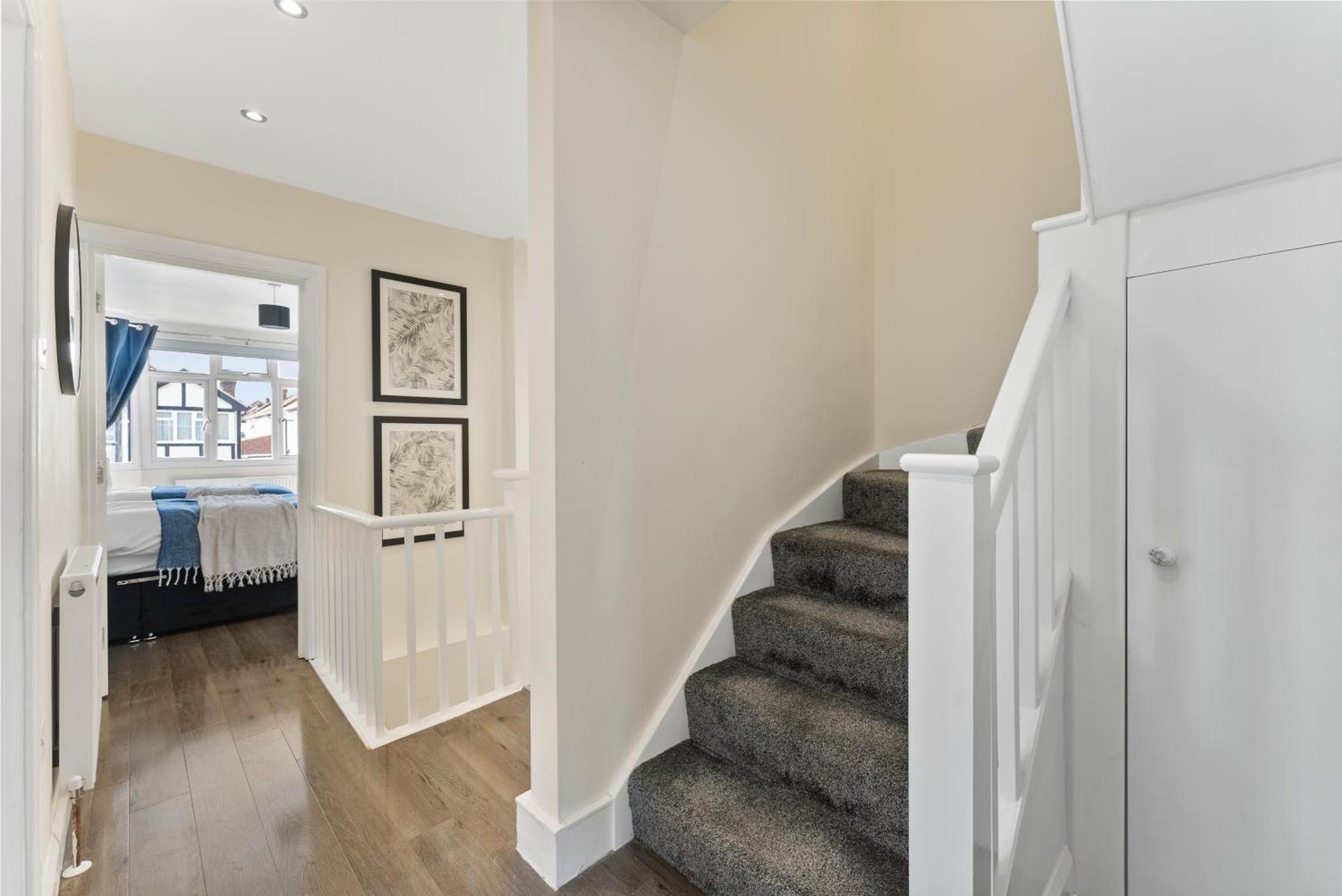Stylish Wembley Gem - Parking -Sleeps 14 London Exterior foto